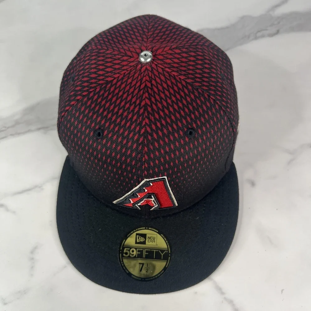 Arizona‎ Diamondbacks Hat Cap Fitted Mens 7 1/2 Black Red MLB Baseball New Era